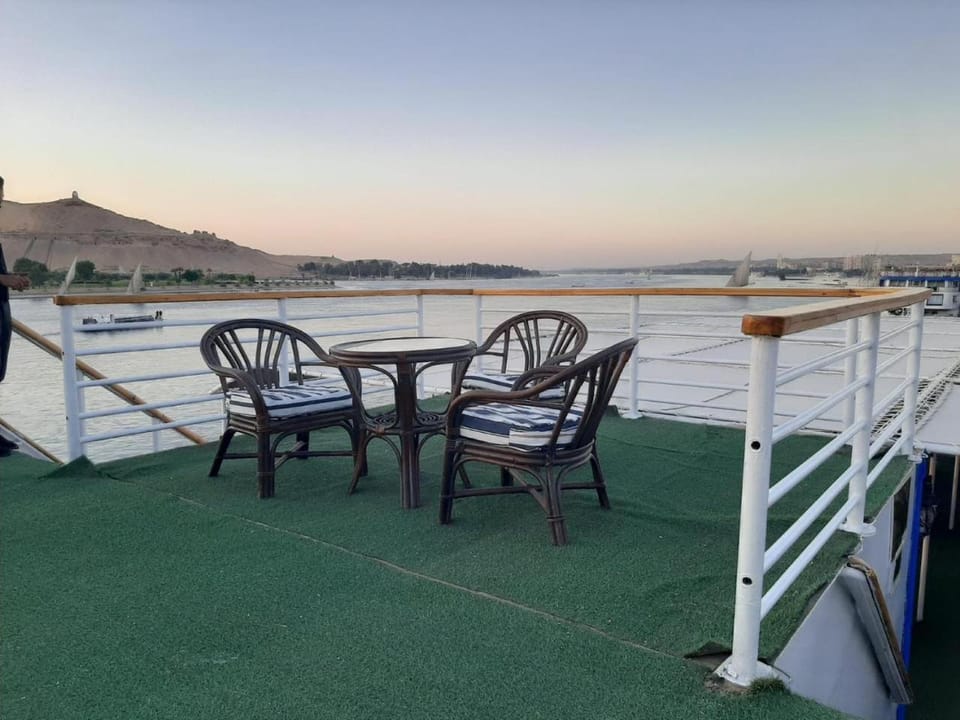 Five Stars Nile Cruise from Luxor to Aswan 4 nights Docked boat in Red Sea Governorate