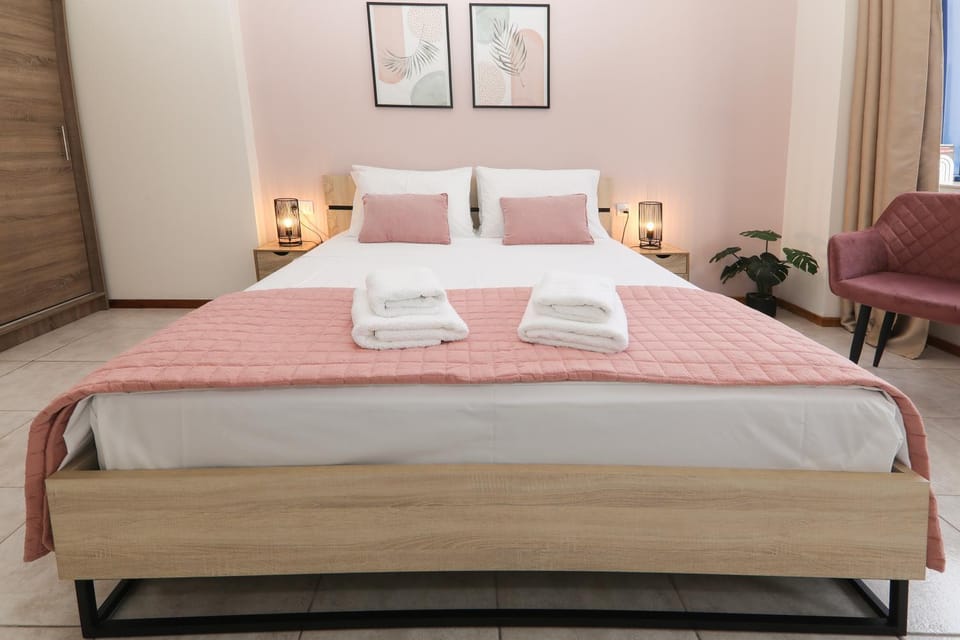 Bedroom, towels