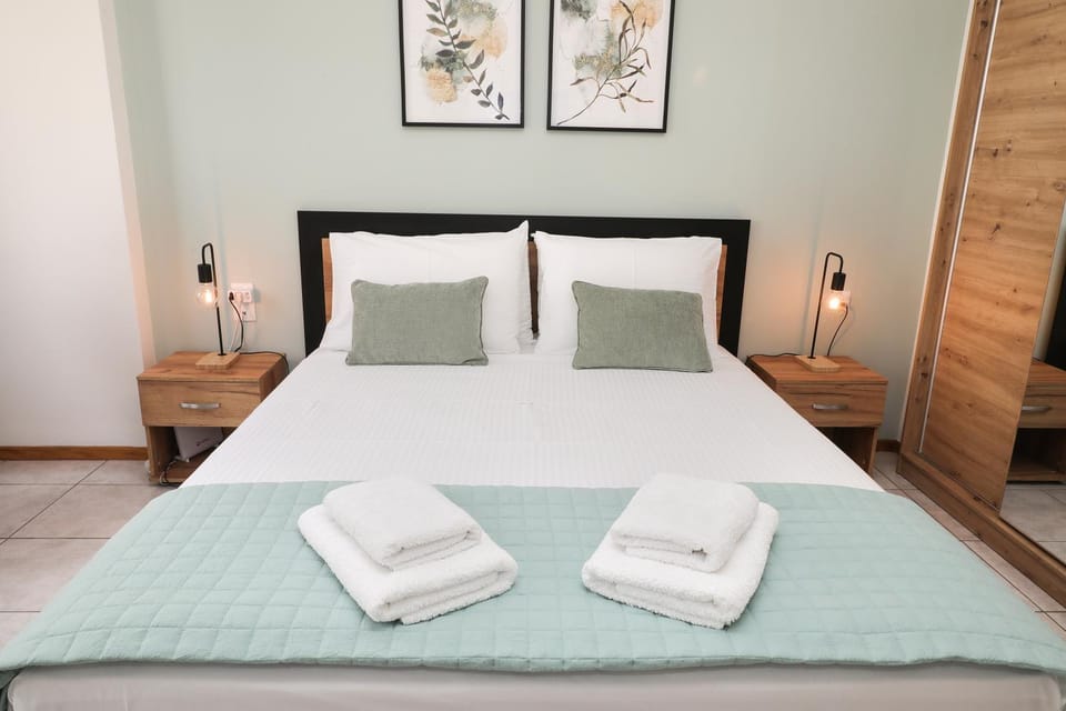 Bedroom, towels