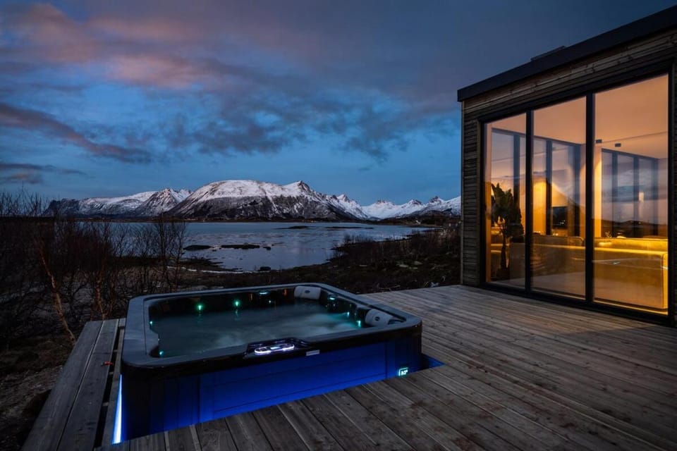 NEW! Lofoten Beach House Villa in Lofoten