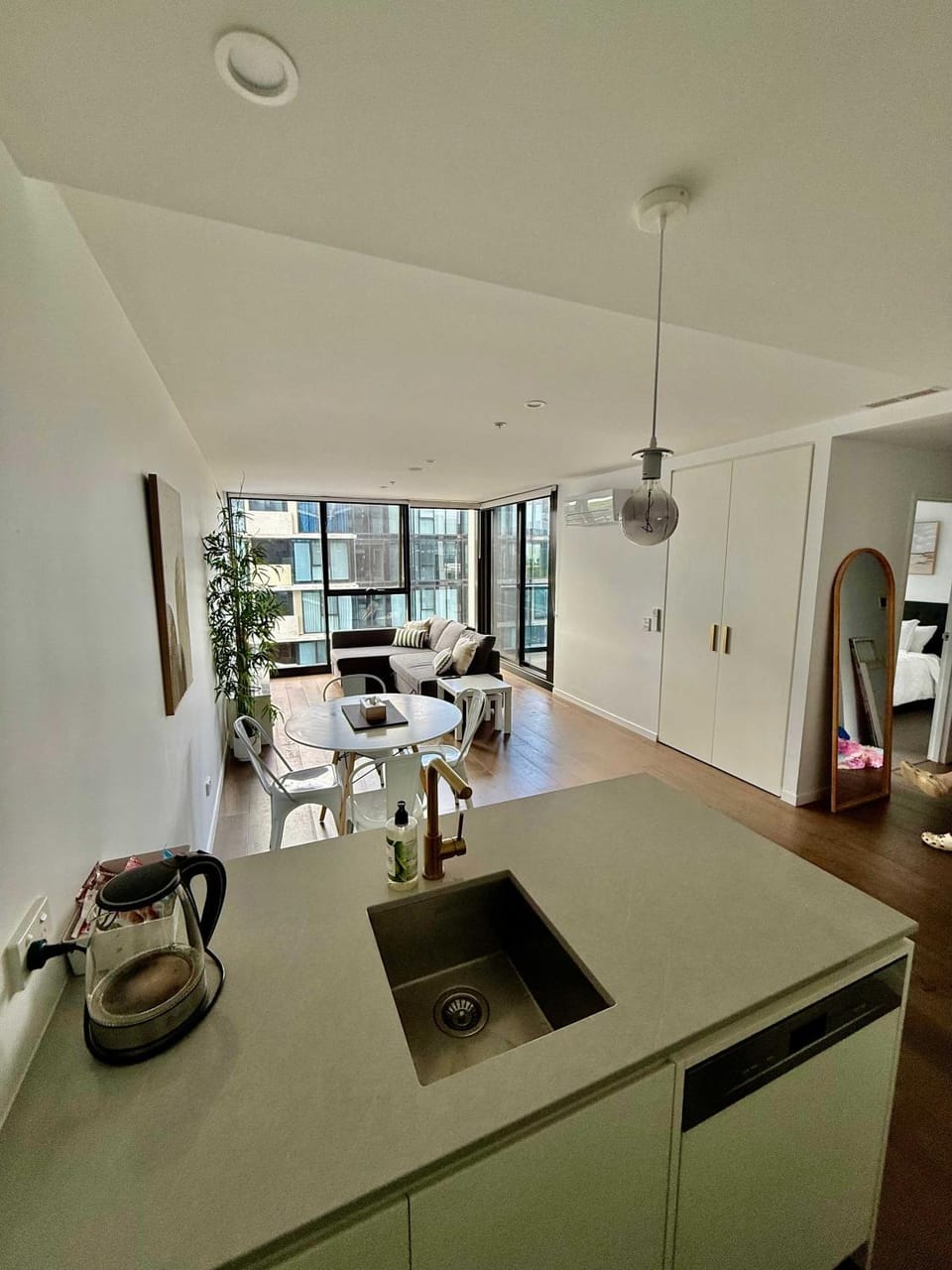 City-Self check in-Parking-Pool Apartment in Canberra