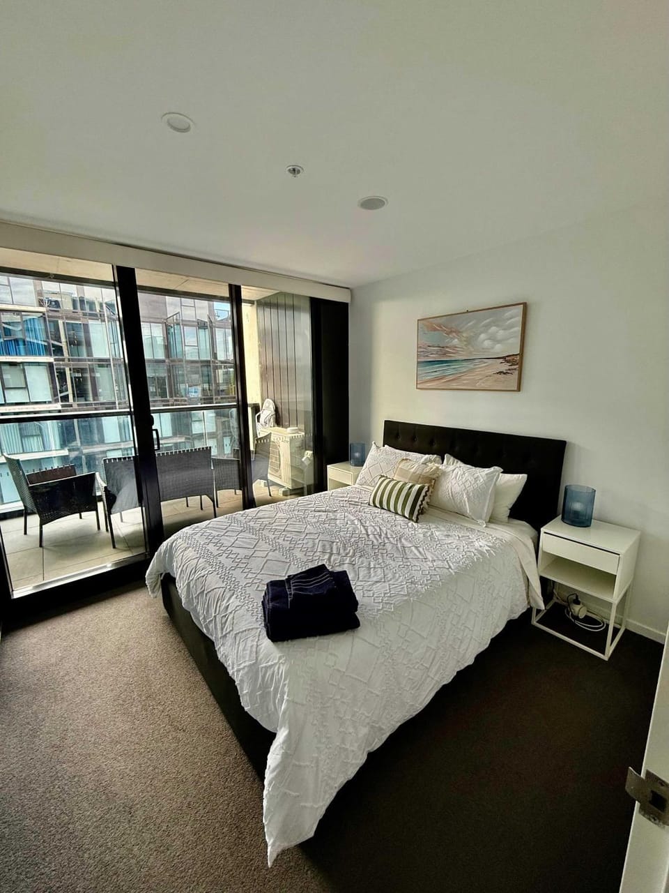 City-Self check in-Parking-Pool Apartment in Canberra