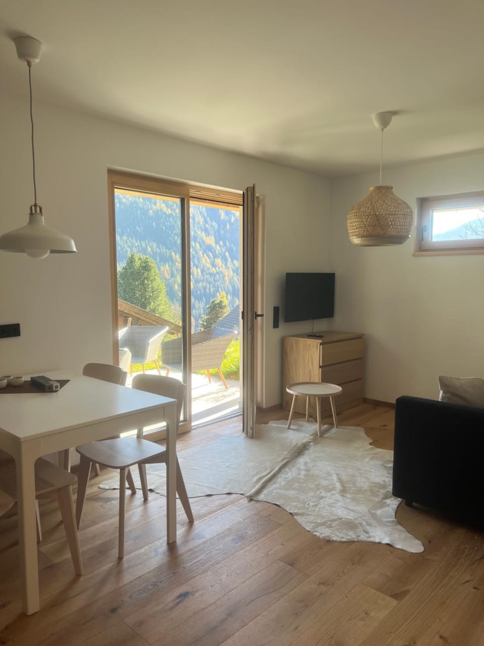 Living room, Dining area