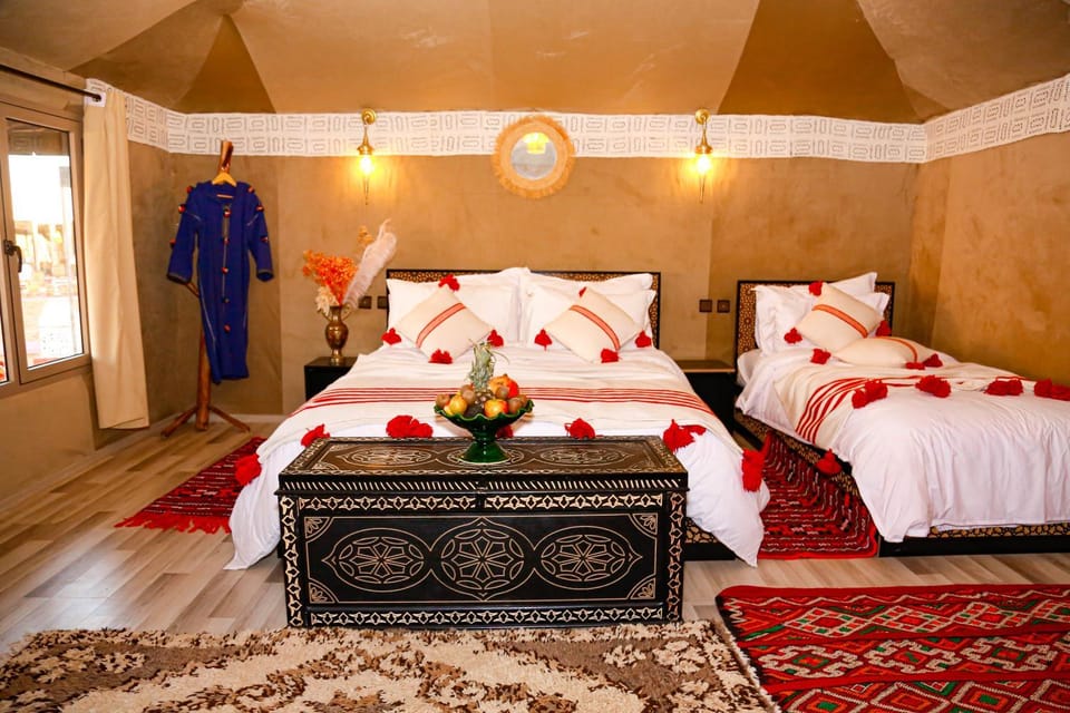 Photo of the whole room, Bedroom, towels