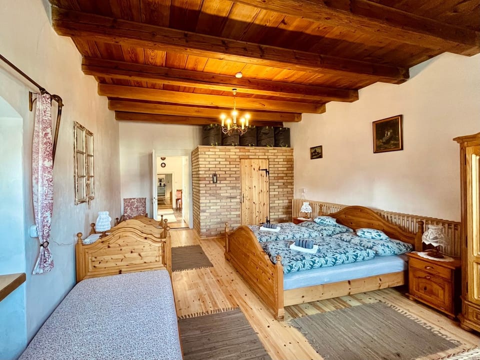 Öregfenyő Tornácosház House in Hungary
