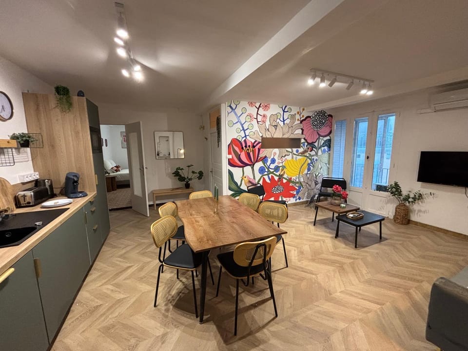 Communal lounge/ TV room, TV and multimedia, Kitchen or kitchenette, Living room, Dining area