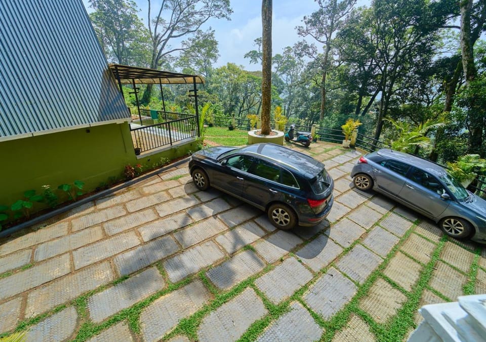 Property building, Day, Garden, Garden view, Parking