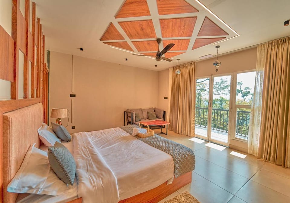 Bed, Living room, Photo of the whole room, Seating area, Bedroom