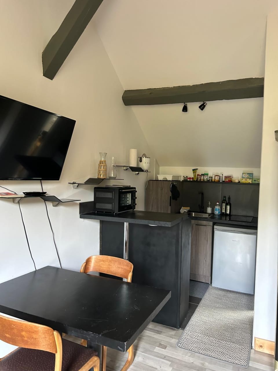 TV and multimedia, Kitchen or kitchenette, Dining area