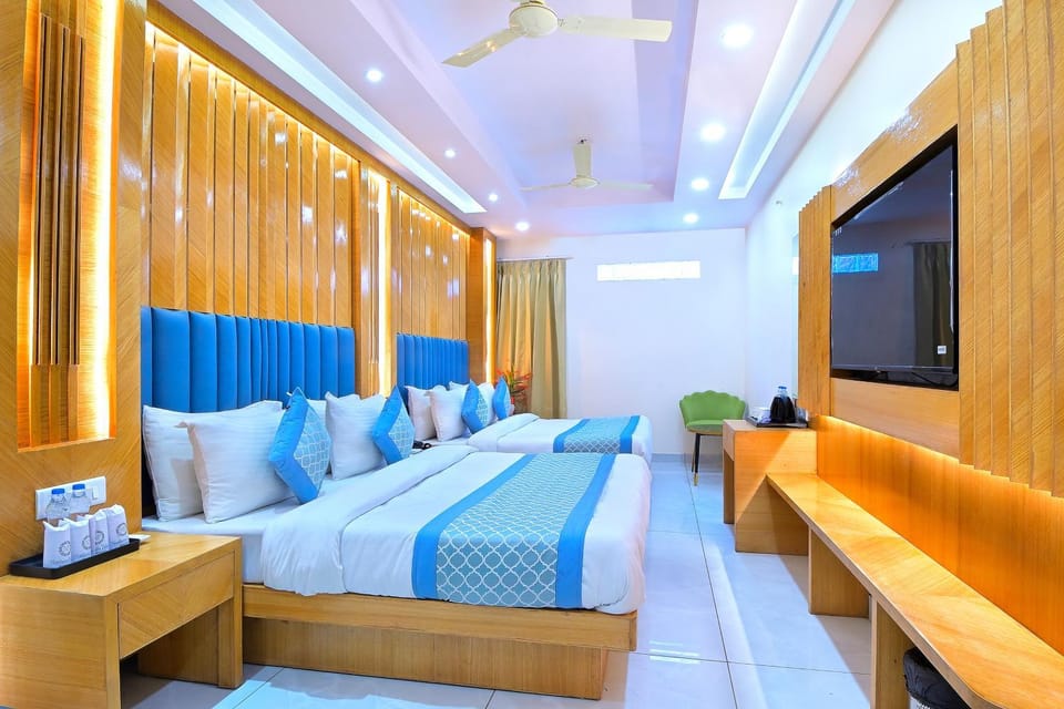 Communal lounge/ TV room, Bed, TV and multimedia, Living room, Photo of the whole room, Seating area, Evening entertainment, Bedroom, air conditioner