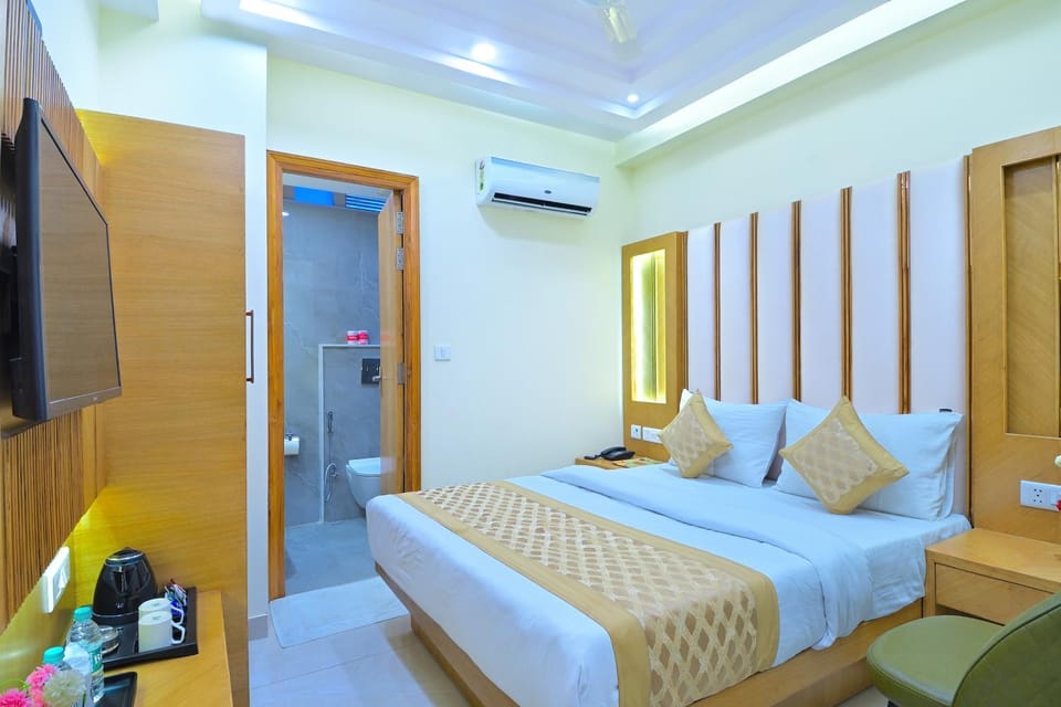 Communal lounge/ TV room, TV and multimedia, Photo of the whole room, Bedroom, wardrobe, air conditioner
