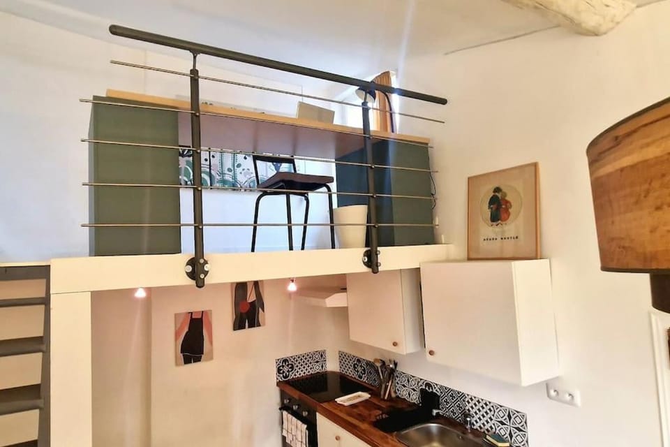 Kitchen or kitchenette, stove