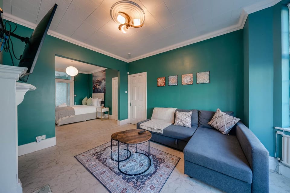 Katie's Place Apartment in Wembley