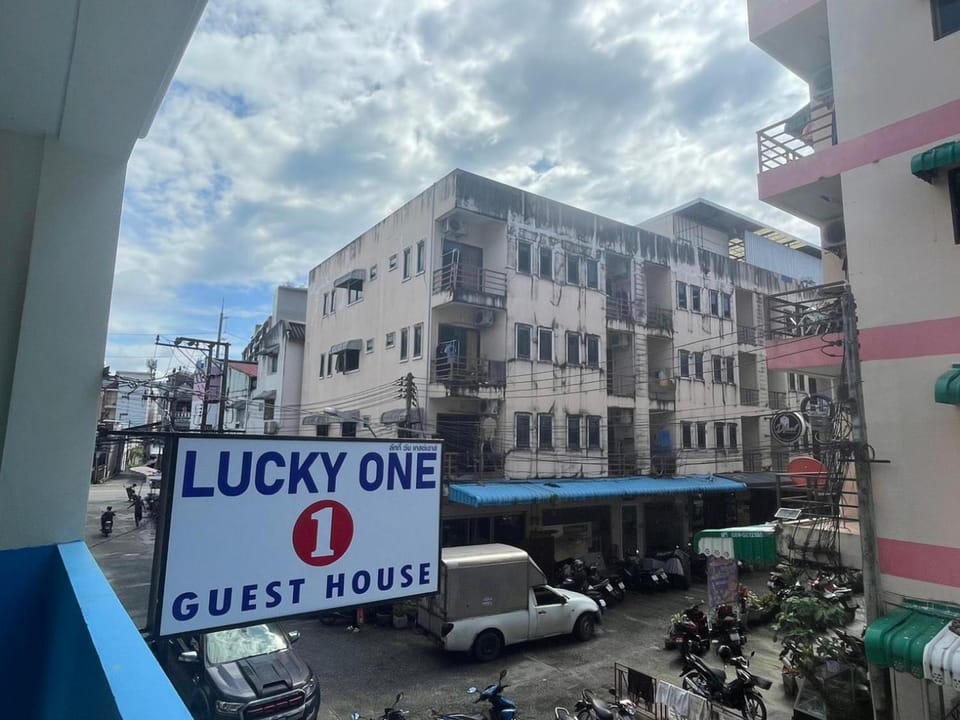 Lucky One Guesthouse Apartment in Patong