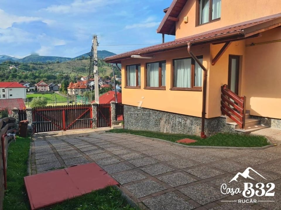 Casa B32 Spa Rucar Villa in Brașov County