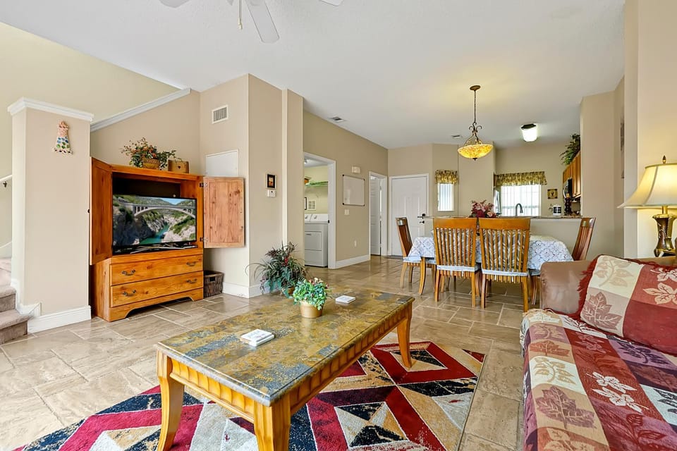 Lakefront Villa in Terra Verde:Pool & Resort Amenities House in Kissimmee