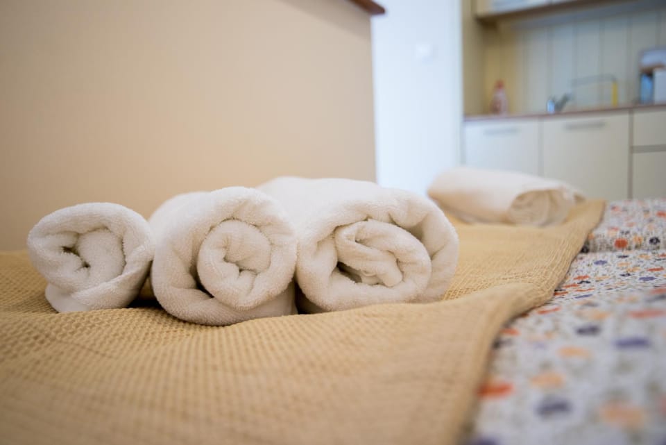 Bed, Photo of the whole room, Bedroom, towels