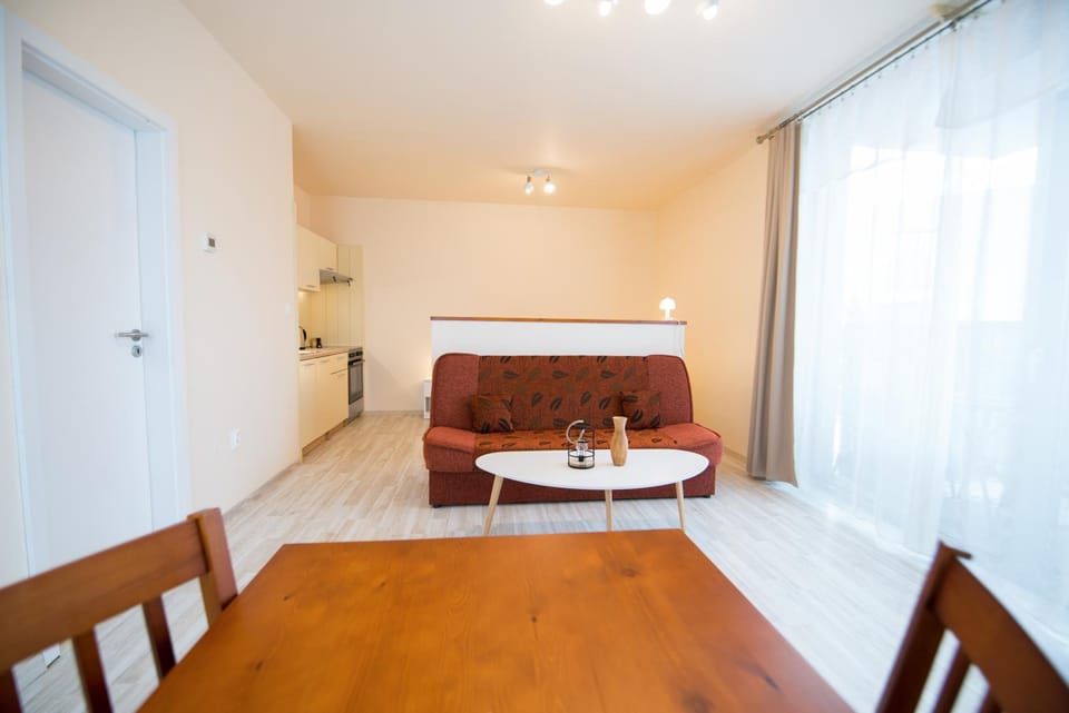 Bed, Living room, Photo of the whole room, Seating area, Dining area, Bedroom