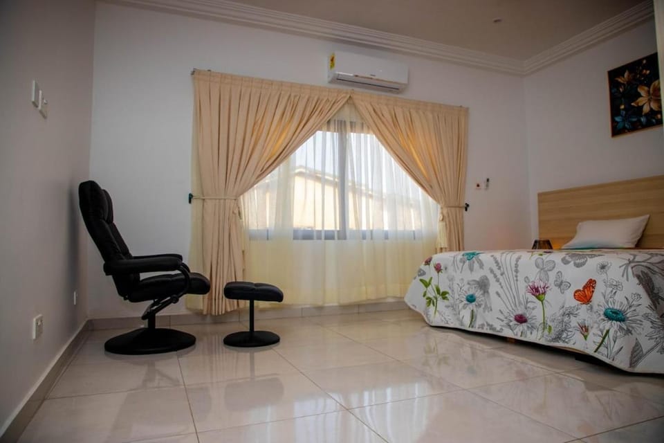 Bed, Photo of the whole room, Bedroom, air conditioner