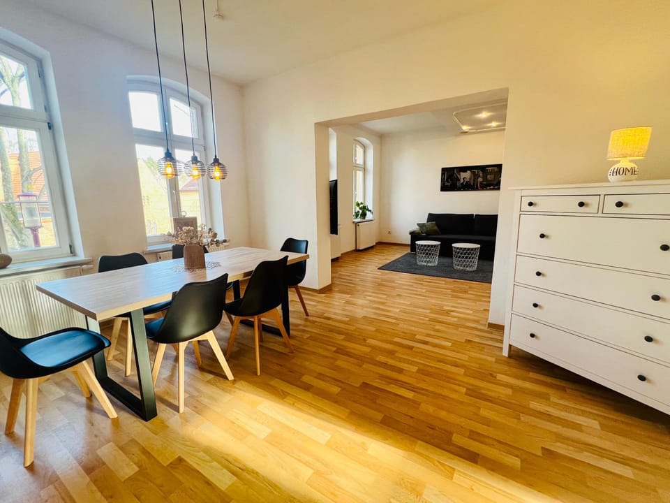 Communal lounge/ TV room, Living room, Seating area