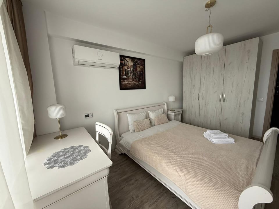 Bed, Photo of the whole room, Bedroom, towels, wardrobe, air conditioner