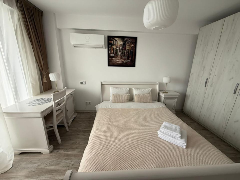 Bed, Photo of the whole room, Bedroom, towels, wardrobe