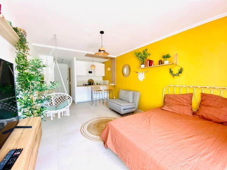 Studio Boho Clim Parking terrasse Apartment in Nimes