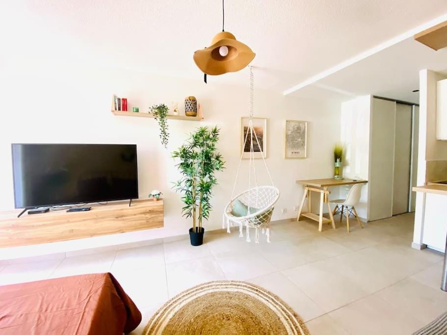 Studio Boho Clim Parking terrasse Apartment in Nimes