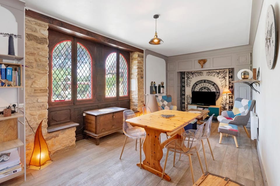 Property building, Living room