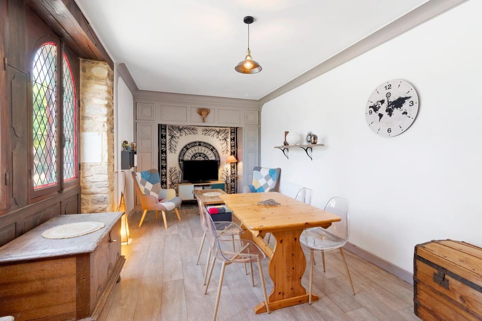 Property building, Living room