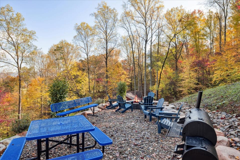 Secluded Cubs Den Retreat in Wears Valley Sleeps 10 Hot Tub Pool Table Dog Friendly House in Sevier County