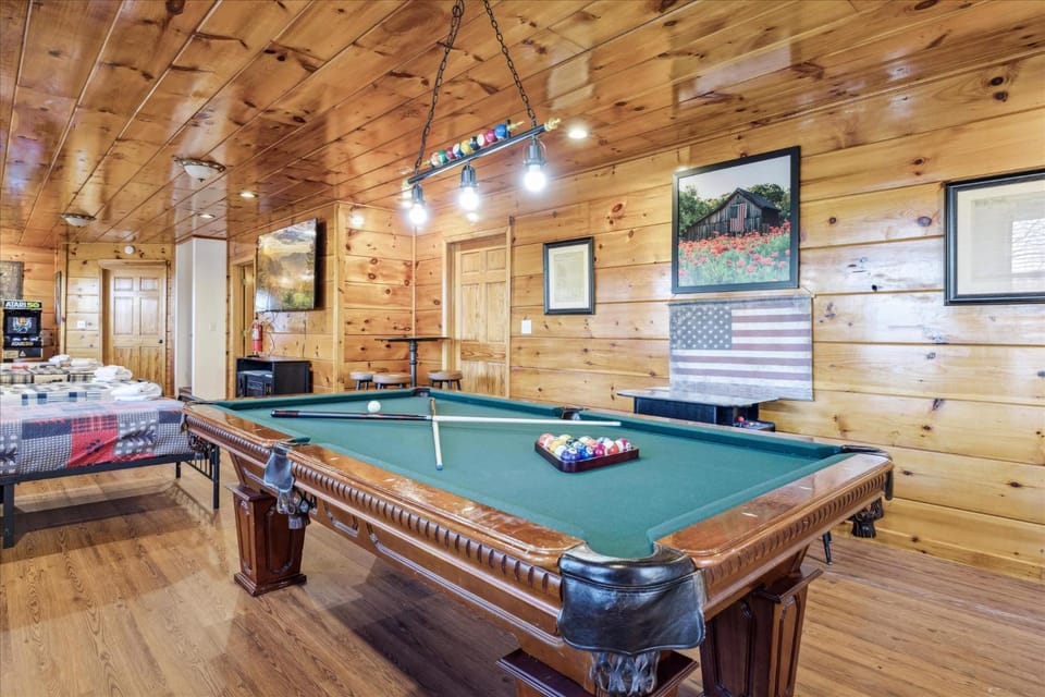 Secluded Cubs Den Retreat in Wears Valley Sleeps 10 Hot Tub Pool Table Dog Friendly House in Sevier County