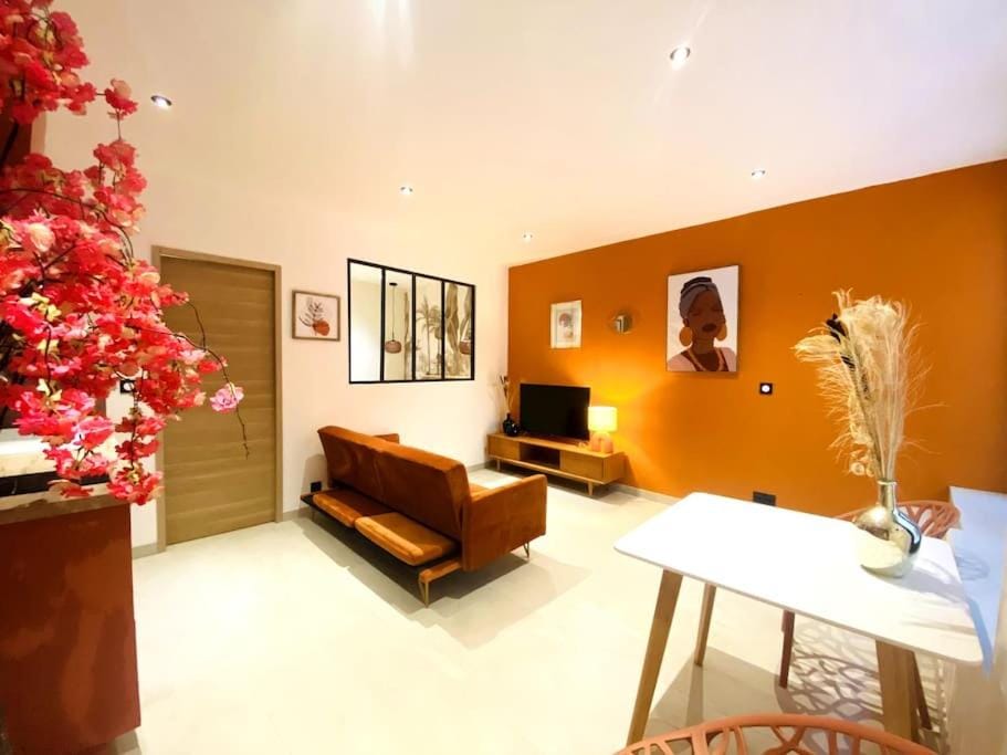 Bulle ocre, renové & climatisé dans le centre Apartment in Nimes