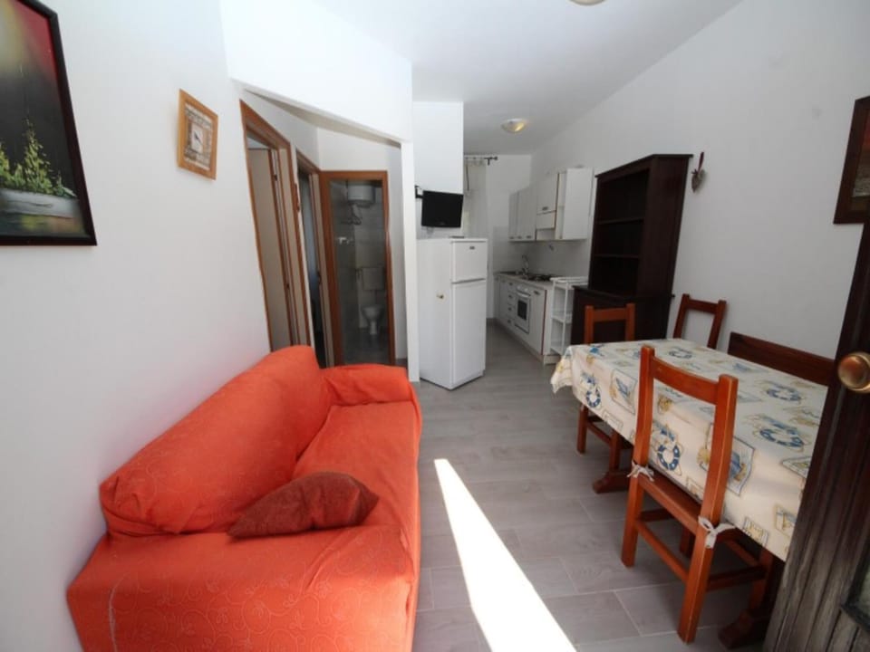 Communal lounge/ TV room, Bed, Living room, Seating area, Dining area
