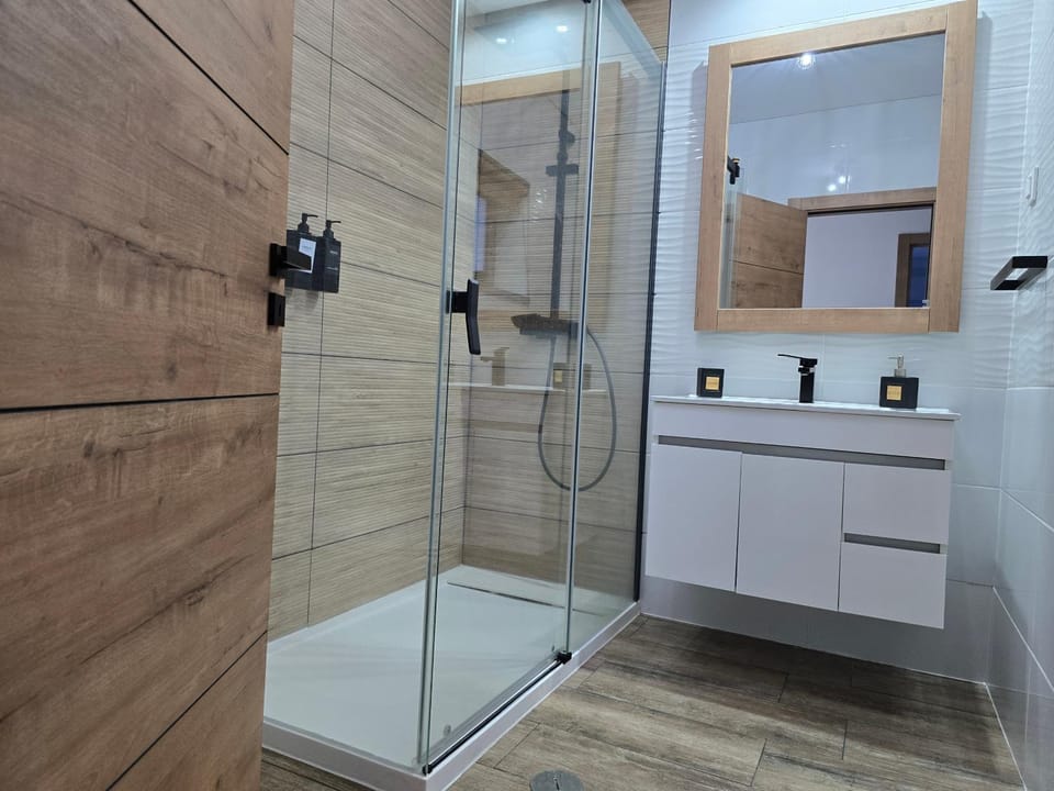 Shower, Bathroom