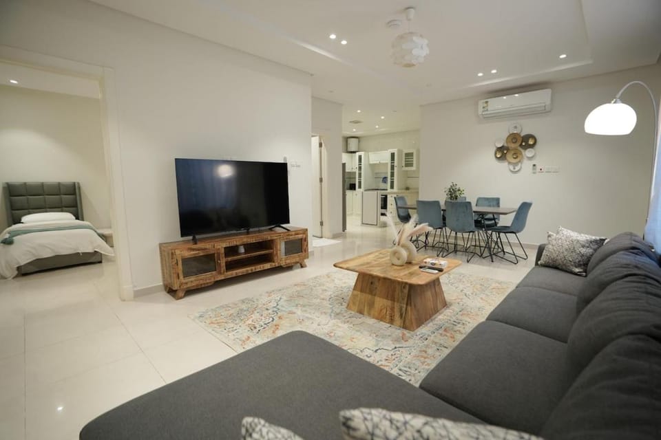 Communal lounge/ TV room, Bed, TV and multimedia, Living room, Photo of the whole room, Seating area, Evening entertainment, Bedroom, fireplace, air conditioner