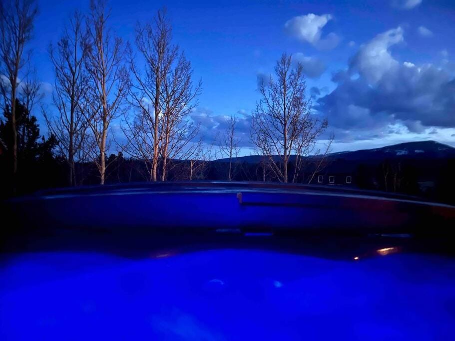 Abandoned Rail Cabin -19 miles to Breckenridge! Hot Tub! Cabin in Park County