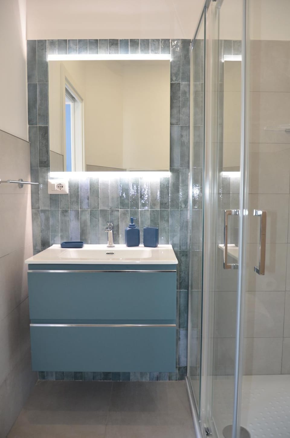 Shower, Bathroom, towels