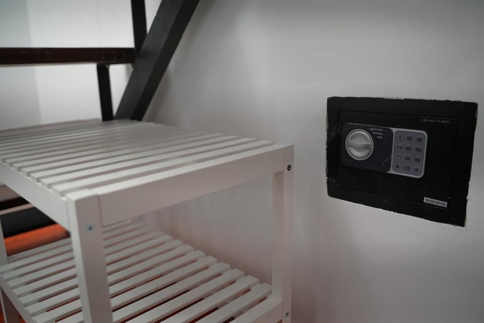 Bed, Bedroom, bunk bed, locker, locker, safe, safe