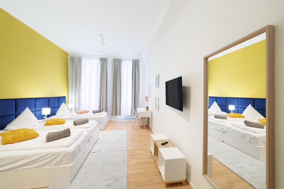 Bed, TV and multimedia, Bedroom