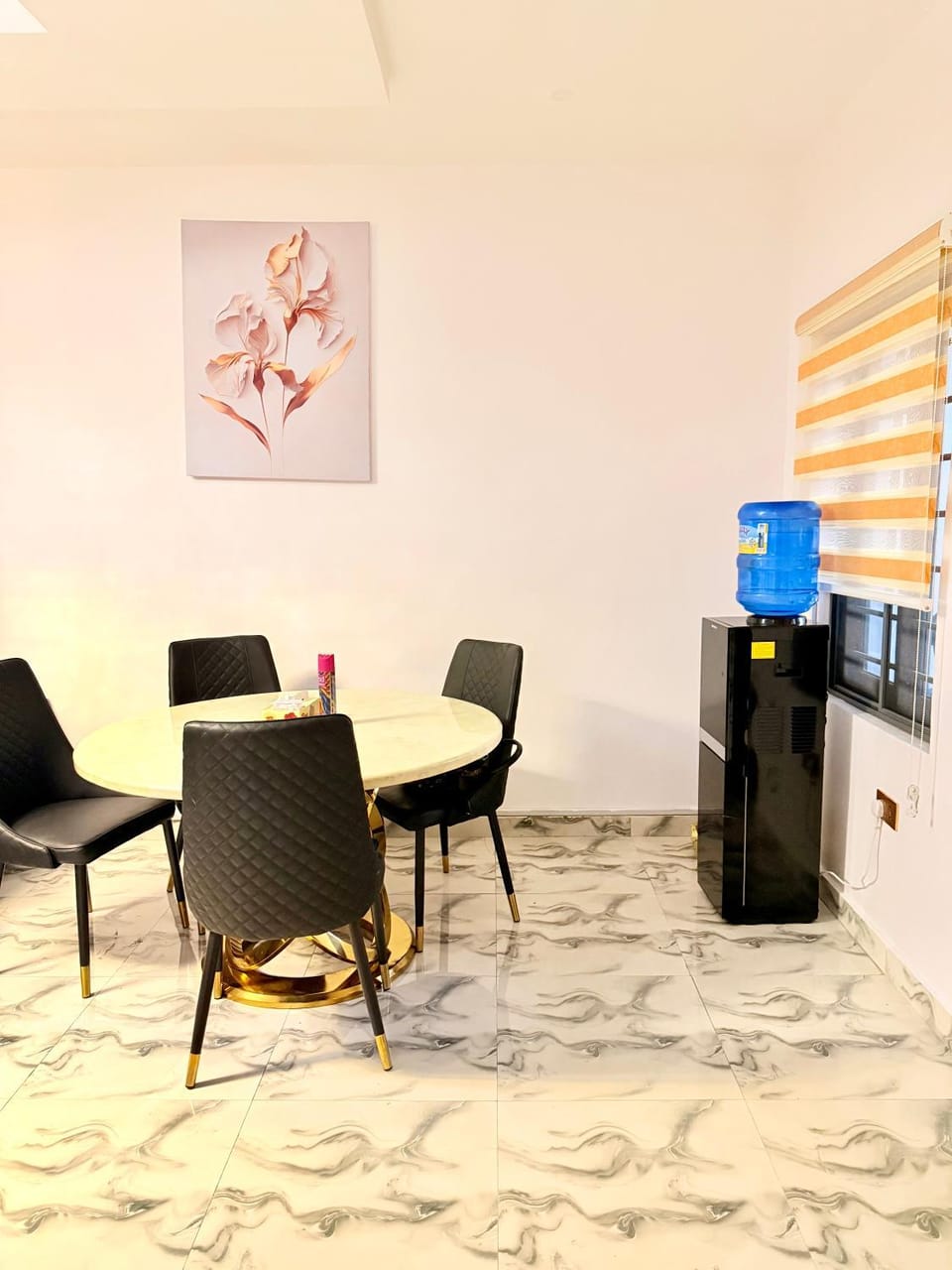 Seating area, Dining area