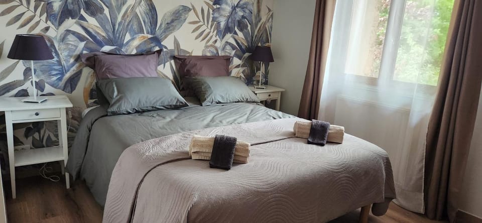 Bed, Photo of the whole room