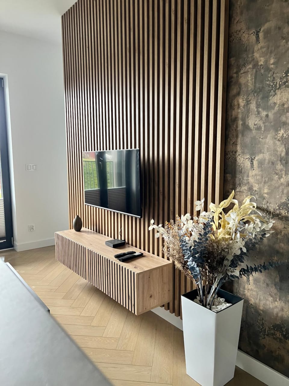 Communal lounge/ TV room, TV and multimedia, Living room, Seating area, Evening entertainment