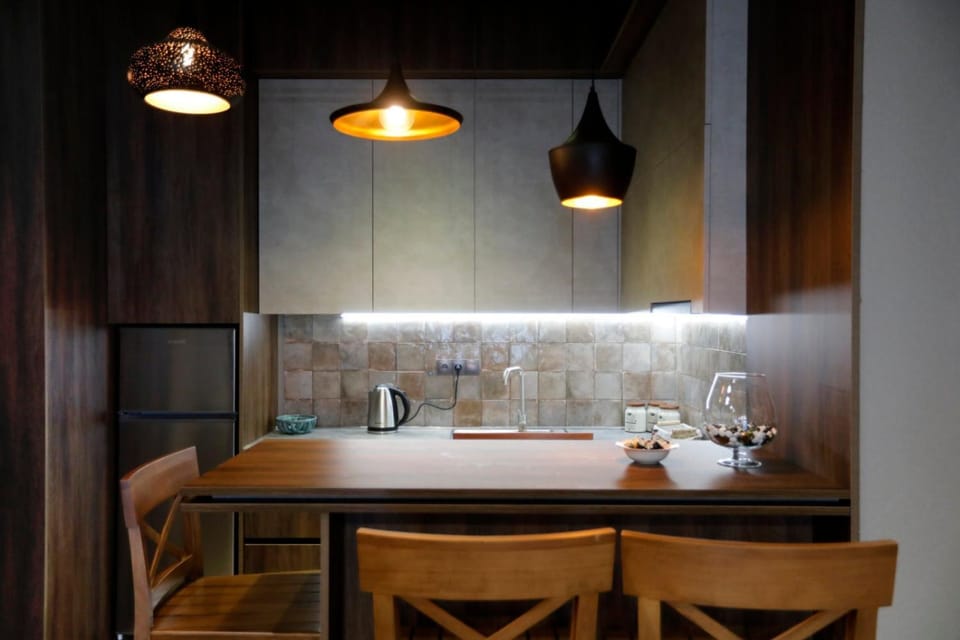 Dining area, kitchen