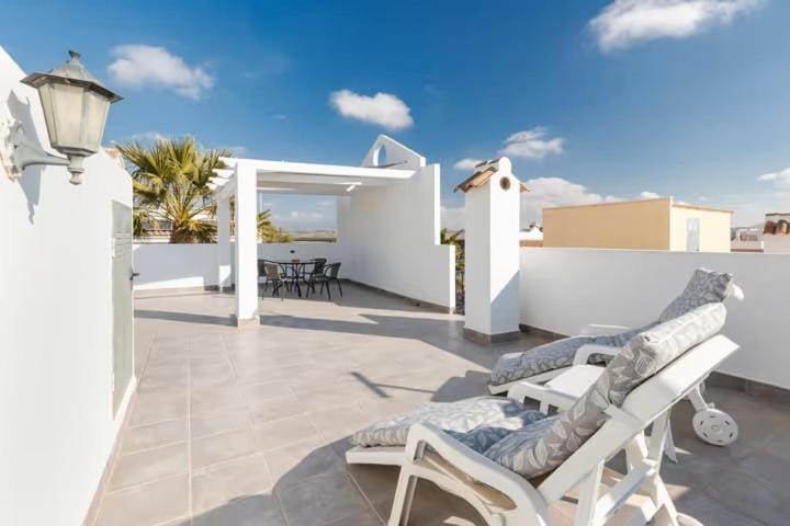 View (from property/room), Balcony/Terrace, sunbed