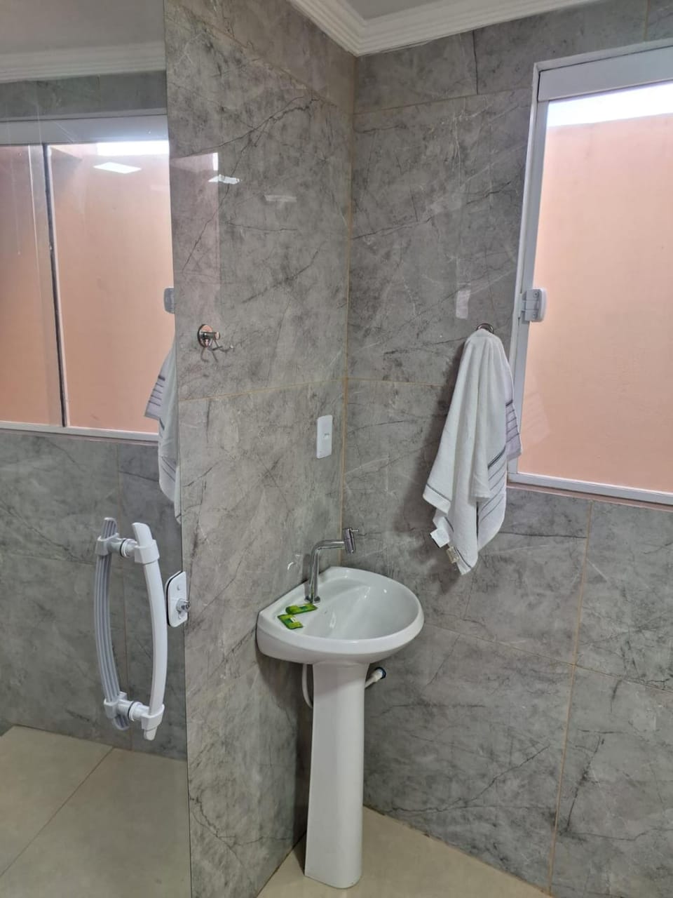 Shower, Bathroom, towels