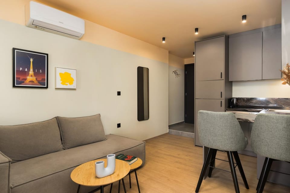 Kitchen or kitchenette, Seating area