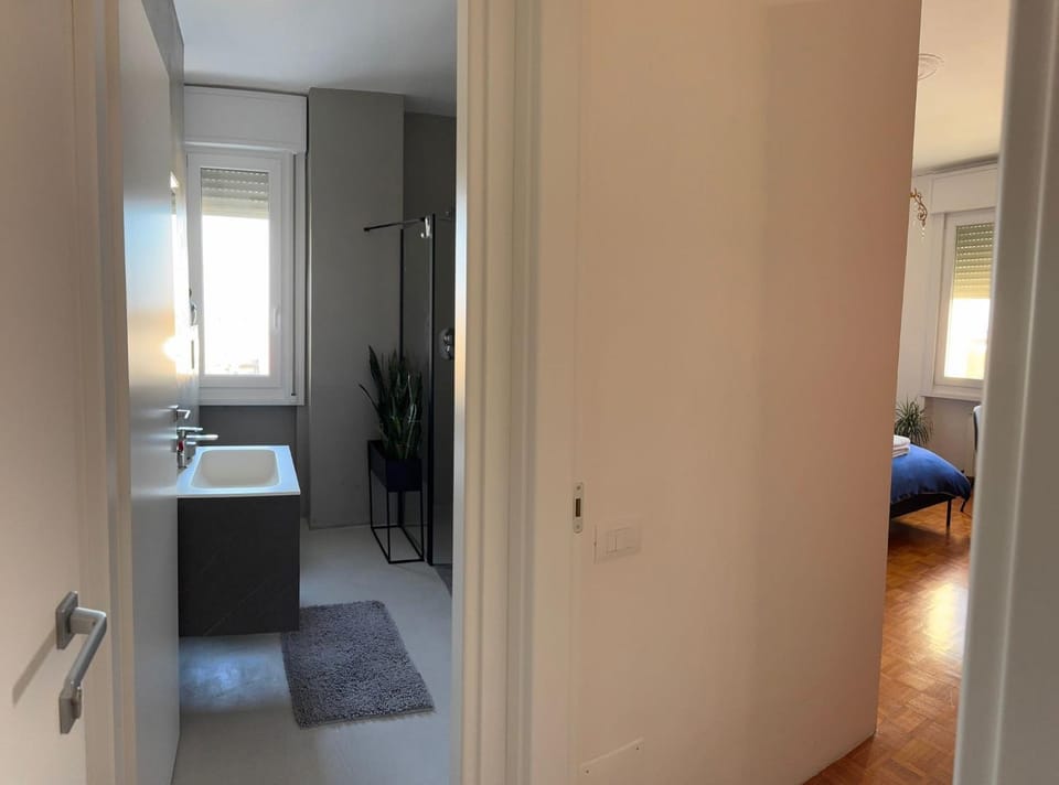 Bathroom, View (from property/room), Photo of the whole room, Bedroom