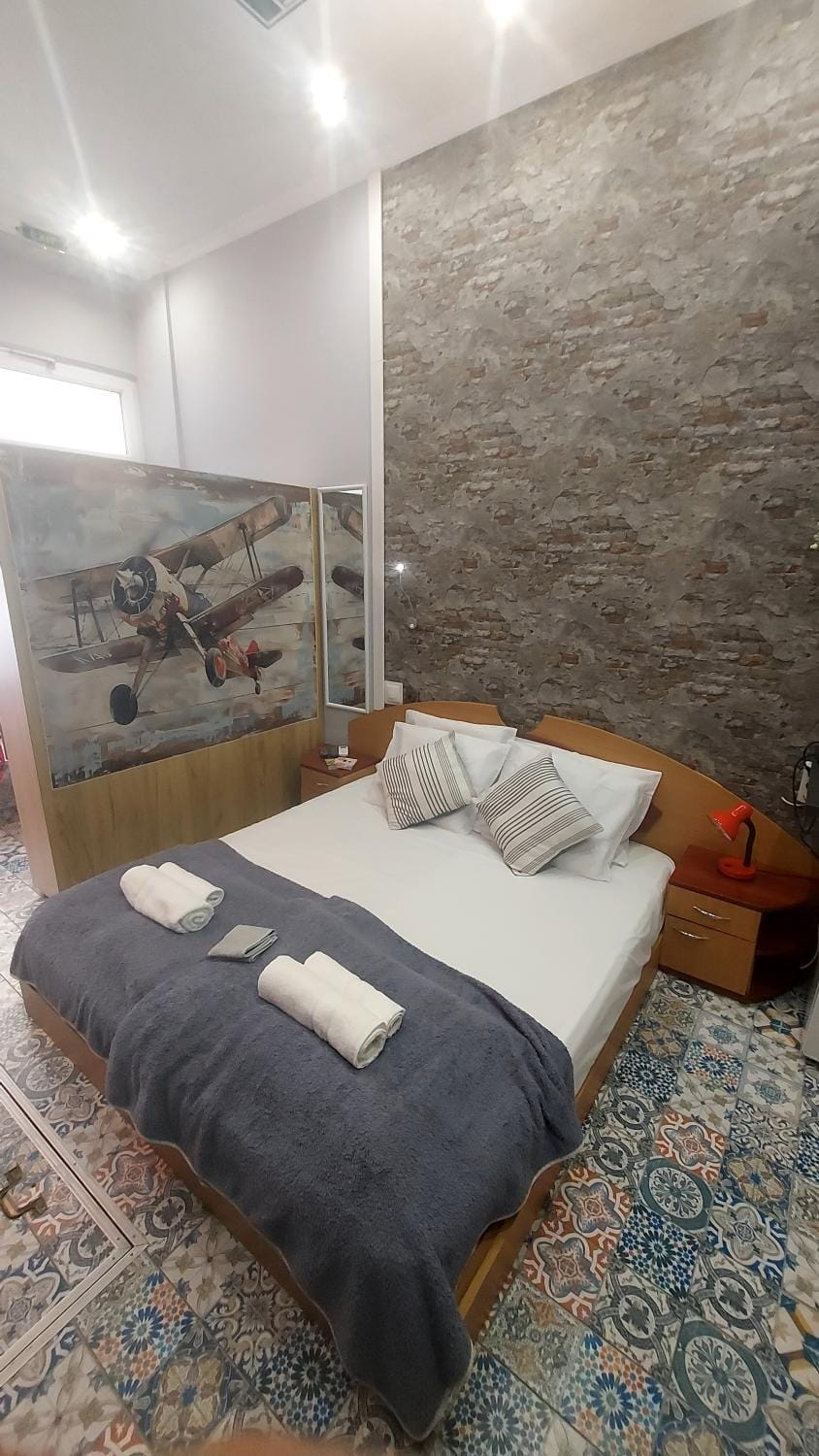 Photo of the whole room, Bedroom, towels