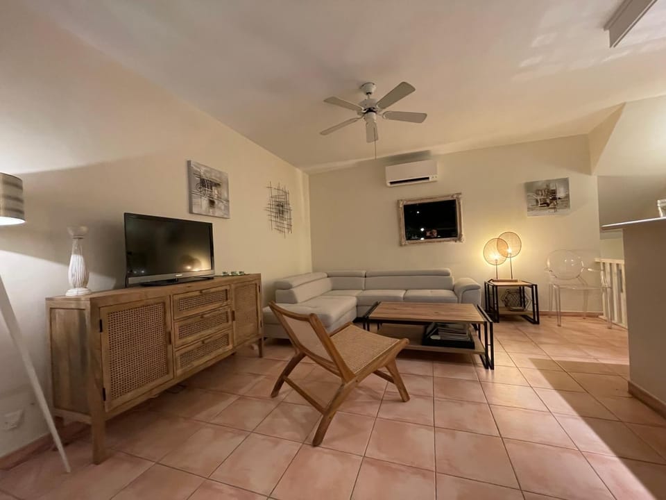 Communal lounge/ TV room, Lounge or bar